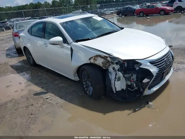 58ABK1GG9JU110779 2018 LEXUS ES - Image 1