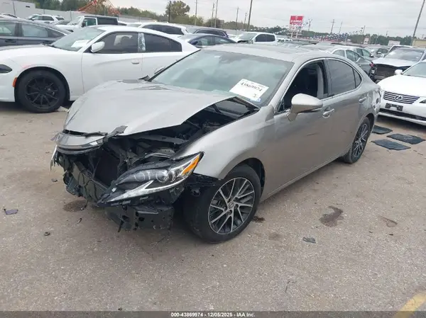 58ABK1GG9JU111964 2018 LEXUS ES - Image 2