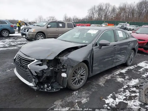 58ABK1GG9JU113522 2018 LEXUS ES - Image 2