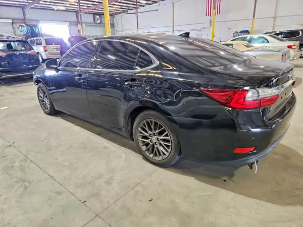 58ABK1GG9JU114606 2018 LEXUS ES - Image 2