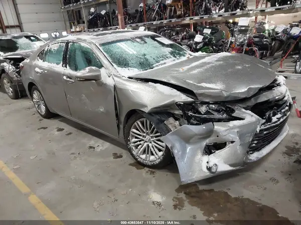 58ABK1GGXHU036220 2017 LEXUS ES - Image 1