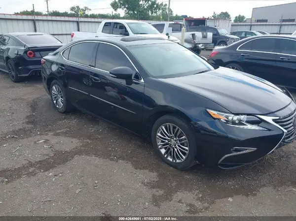 58ABK1GGXHU038243 2017 LEXUS ES - Image 1