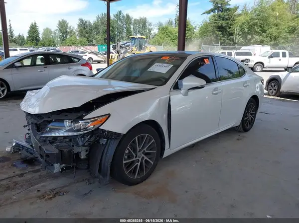 58ABK1GGXHU039618 2017 LEXUS ES - Image 2