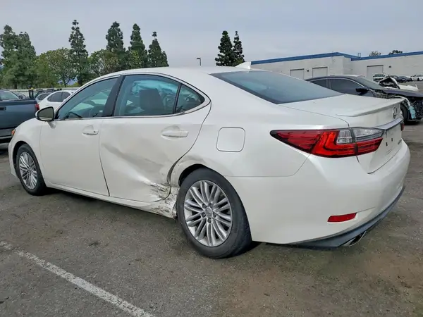 58ABK1GGXHU041000 2017 LEXUS ES - Image 2