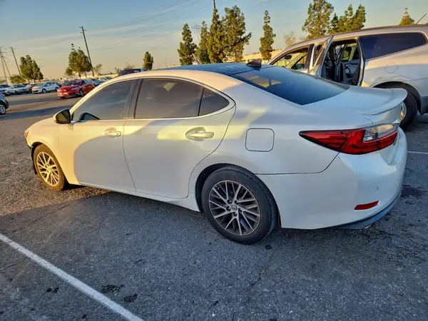 58ABK1GGXHU041109 2017 LEXUS ES - Image 2