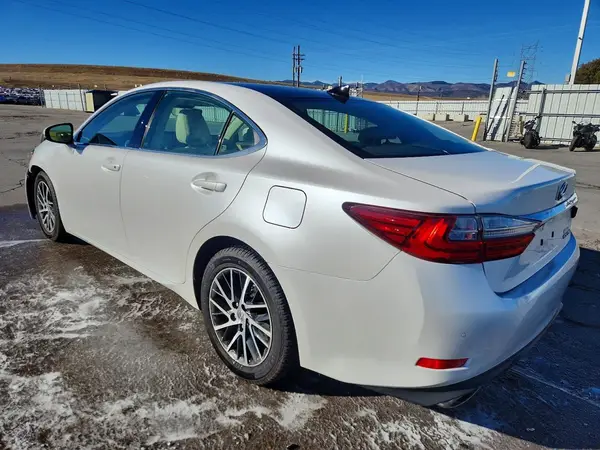 58ABK1GGXHU042891 2017 LEXUS ES - Image 2