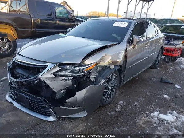 58ABK1GGXHU044088 2017 LEXUS ES - Image 2