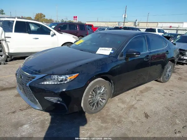 58ABK1GGXHU044155 2017 LEXUS ES - Image 2