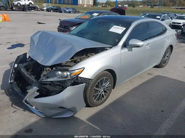 58ABK1GGXHU045046 2017 LEXUS ES - Image 2