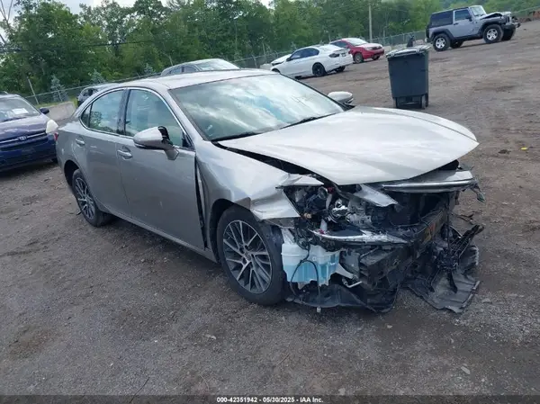 58ABK1GGXHU045533 2017 LEXUS ES - Image 1