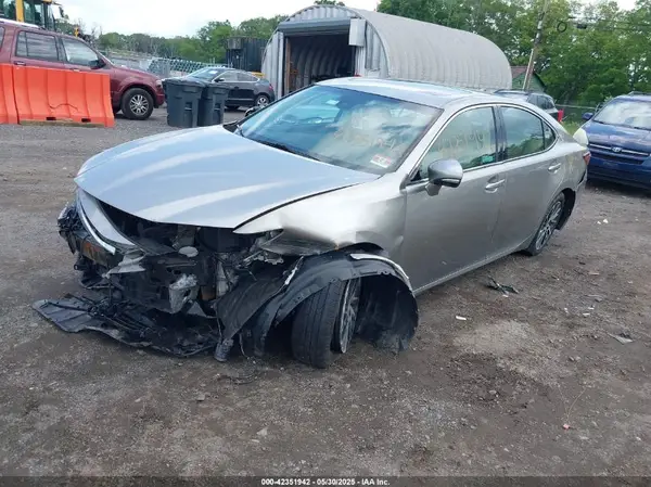 58ABK1GGXHU045533 2017 LEXUS ES - Image 2