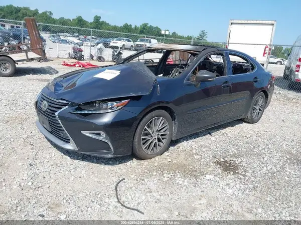 58ABK1GGXHU046021 2017 LEXUS ES - Image 2