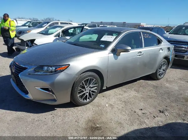 58ABK1GGXHU047413 2017 LEXUS ES - Image 2