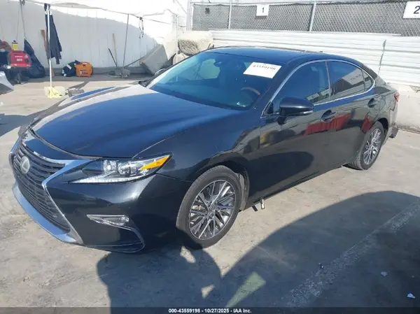 58ABK1GGXHU047637 2017 LEXUS ES - Image 2