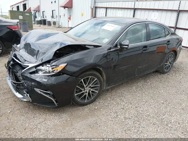 58ABK1GGXHU050621 2017 LEXUS ES - Image 2