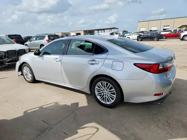58ABK1GGXHU053003 2017 LEXUS ES - Image 2