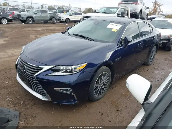 58ABK1GGXHU057861 2017 LEXUS ES - Image 2