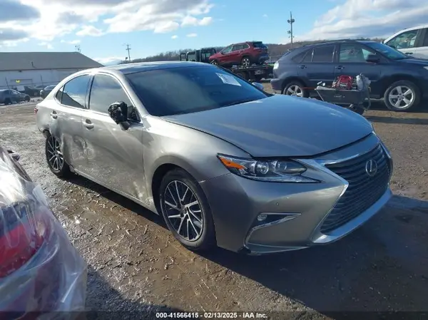 58ABK1GGXHU059075 2017 LEXUS ES - Image 1