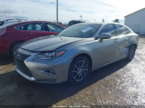 58ABK1GGXHU059075 2017 LEXUS ES - Image 2