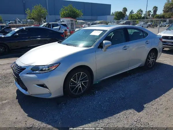 58ABK1GGXHU063188 2017 LEXUS ES - Image 2