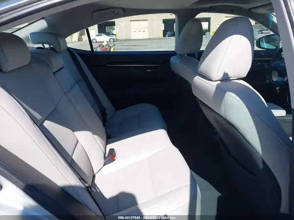58ABK1GGXHU063188 2017 LEXUS ES - Image 8