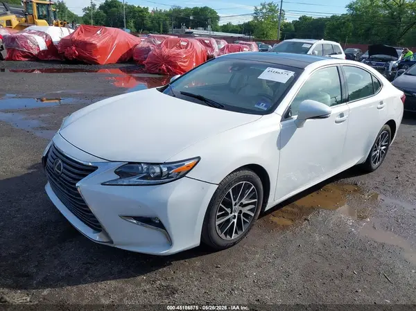 58ABK1GGXHU064132 2017 LEXUS ES - Image 2