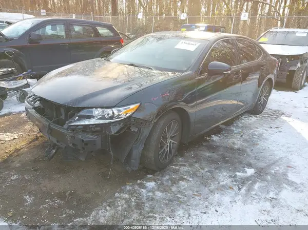 58ABK1GGXHU066818 2017 LEXUS ES - Image 2