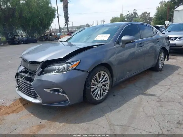 58ABK1GGXHU068035 2017 LEXUS ES - Image 2