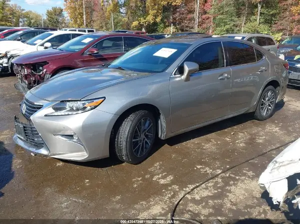 58ABK1GGXHU068147 2017 LEXUS ES - Image 2