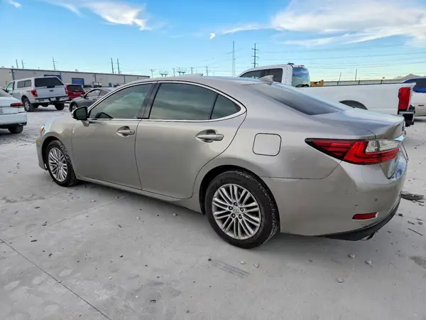 58ABK1GGXHU070447 2017 LEXUS ES - Image 2