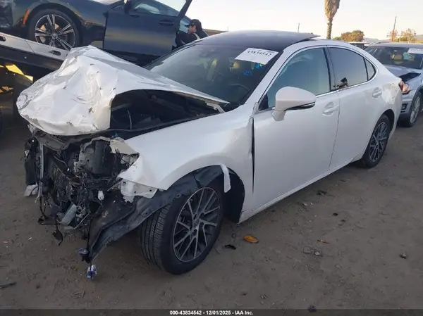 58ABK1GGXHU073316 2017 LEXUS ES - Image 2