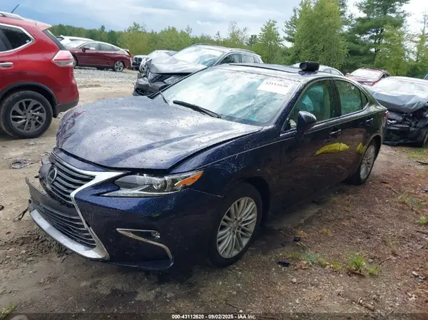 58ABK1GGXHU075650 2017 LEXUS ES - Image 2