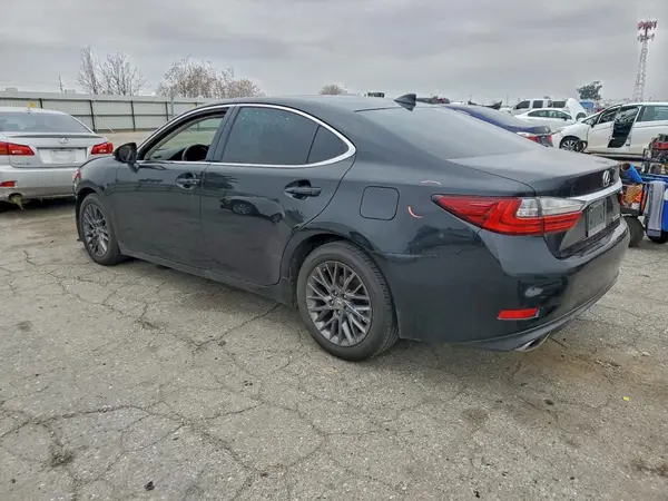 58ABK1GGXJU079560 2018 LEXUS ES - Image 2
