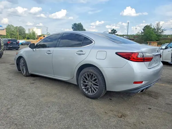 58ABK1GGXJU081535 2018 LEXUS ES - Image 2