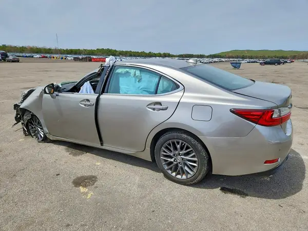 58ABK1GGXJU081681 2018 LEXUS ES - Image 2