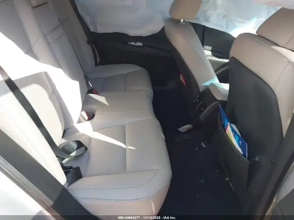 58ABK1GGXJU082426 2018 LEXUS ES - Image 8