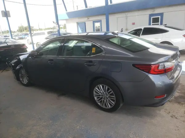 58ABK1GGXJU082975 2018 LEXUS ES - Image 2