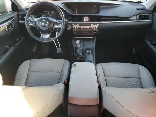 58ABK1GGXJU082975 2018 LEXUS ES - Image 8
