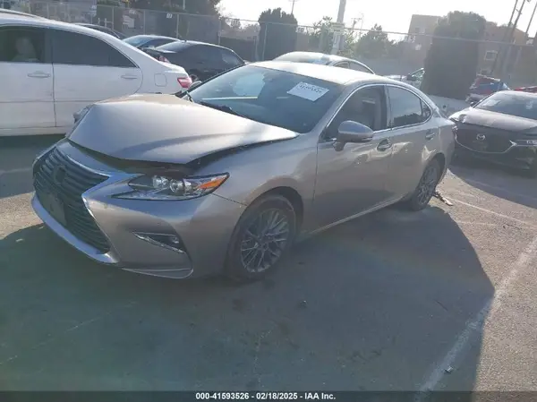 58ABK1GGXJU086847 2018 LEXUS ES - Image 2
