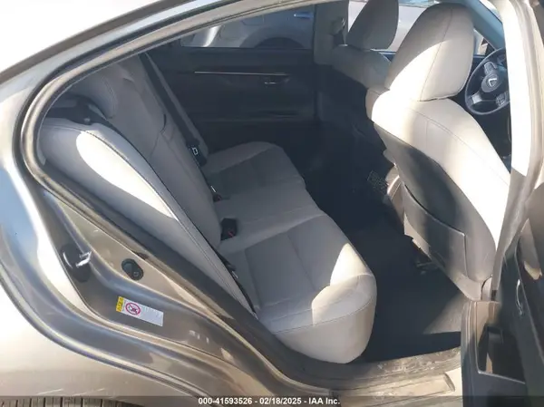 58ABK1GGXJU086847 2018 LEXUS ES - Image 8