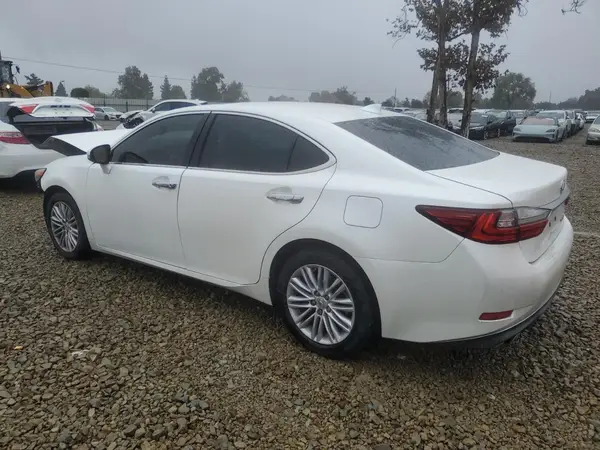 58ABK1GGXJU088615 2018 LEXUS ES - Image 2