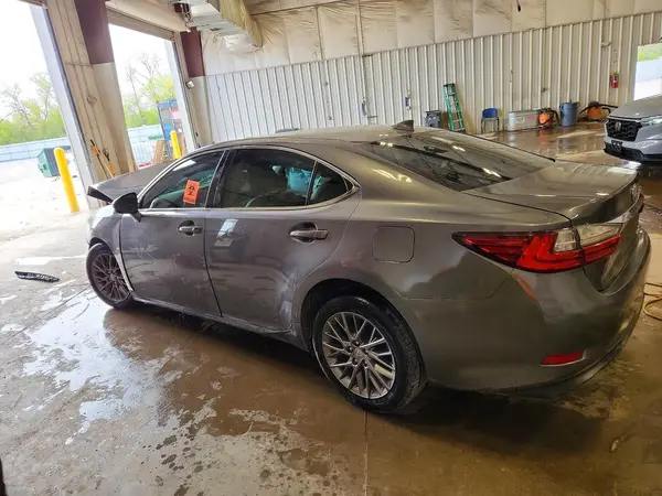 58ABK1GGXJU093667 2018 LEXUS ES - Image 2