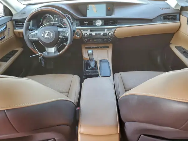 58ABK1GGXJU097511 2018 LEXUS ES - Image 8