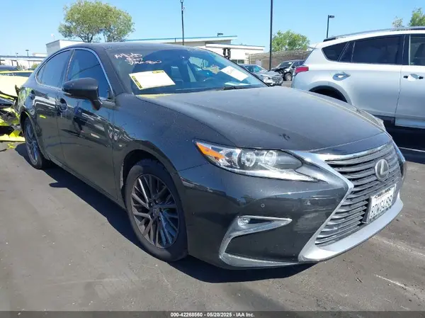 58ABK1GGXJU098576 2018 LEXUS ES - Image 1
