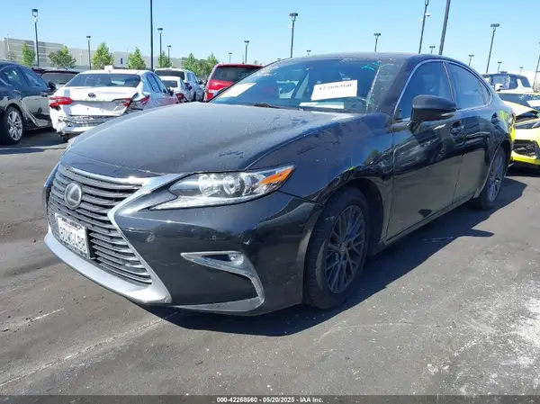 58ABK1GGXJU098576 2018 LEXUS ES - Image 2