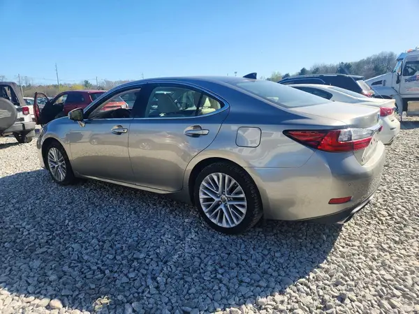 58ABK1GGXJU098612 2018 LEXUS ES - Image 2
