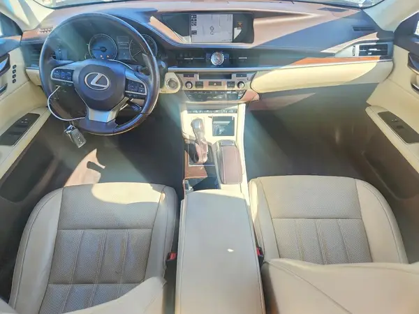 58ABK1GGXJU098612 2018 LEXUS ES - Image 8