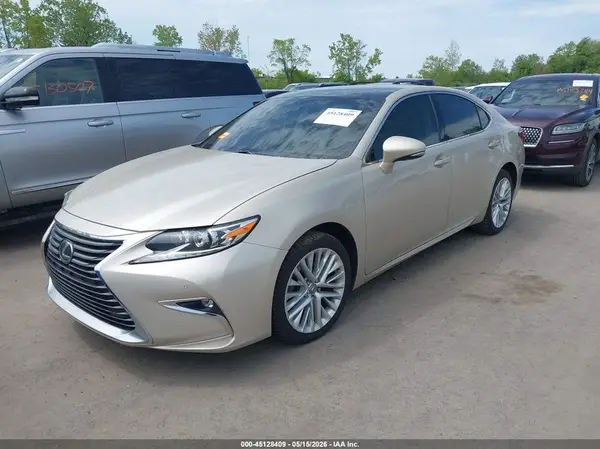 58ABK1GGXJU099758 2018 LEXUS ES - Image 2