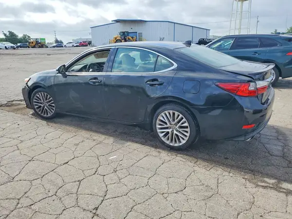 58ABK1GGXJU100648 2018 LEXUS ES - Image 2