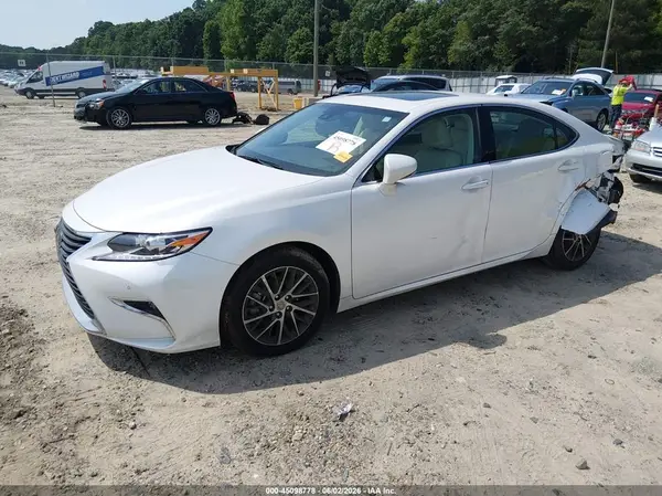 58ABK1GGXJU102156 2018 LEXUS ES - Image 2